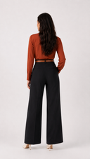Pantalon large taille haute Farah Styles, vue du tombé fluide sur les jambes larges