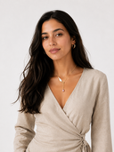 Collier ailes d'ange Farah Styles, détail du pendentif ailes finement travaillé
