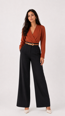 Pantalon large taille haute Farah Styles, jambes larges en noir, porté de face