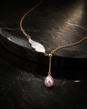 Collier ailes d'ange Farah Styles, pendentif et perles d'eau douce blanches naturelles