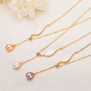 Collier ailes d'ange Farah Styles, vue portée sur encolure